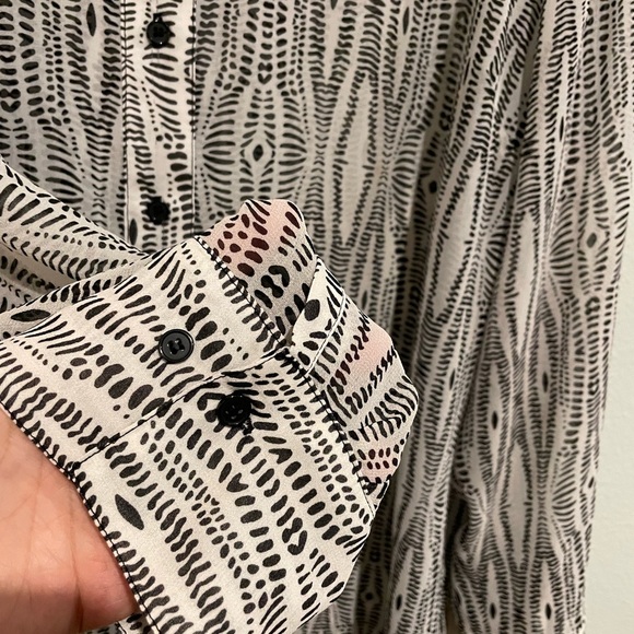 Lane Bryant Sheer black and white print button down. Size 22/24 - Picture 5 of 6